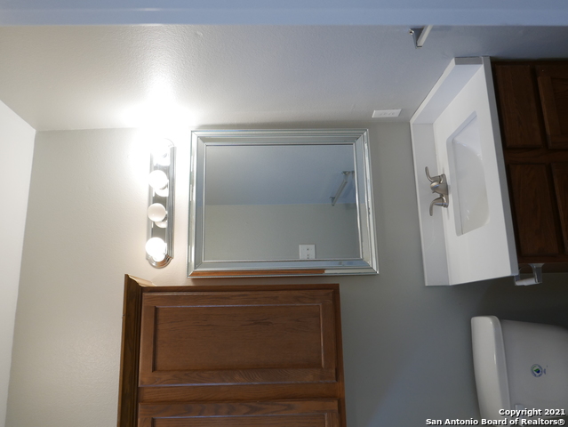 Listing photo id 22 for 4919 Ali Ave  3