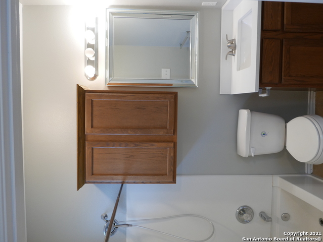 Listing photo id 23 for 4919 Ali Ave  3