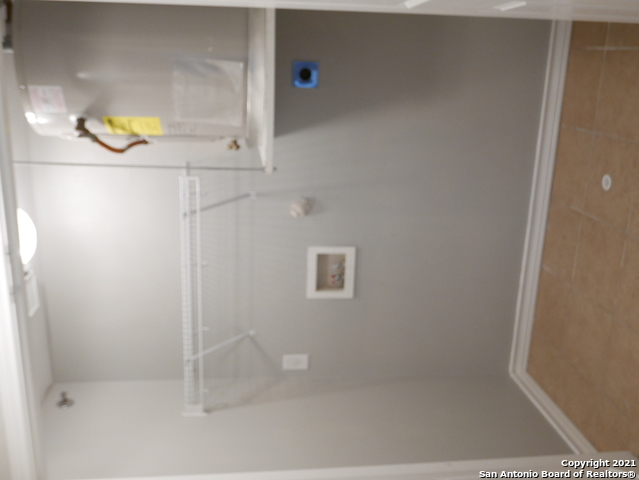 Listing photo id 24 for 4919 Ali Ave  3
