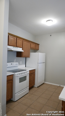 Listing photo id 2 for 4919 Ali Ave  3