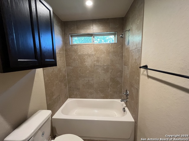 Image 17 of 26 For 6854 Lakeview Dr.  102