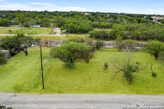 Image 2 of 11 For 526 Ansley St E