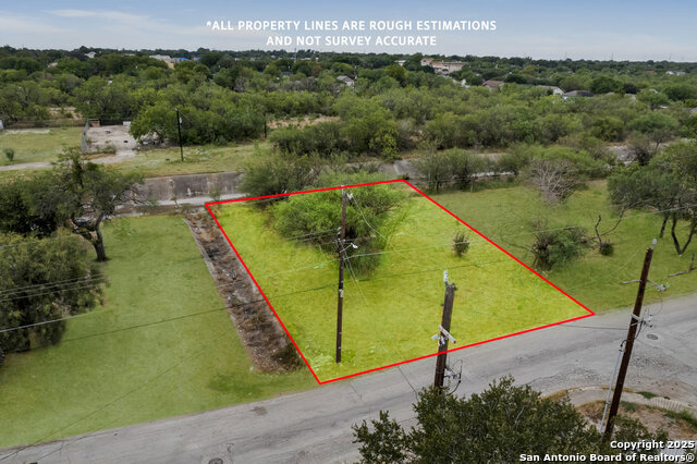 Image 4 of 11 For 526 Ansley St E