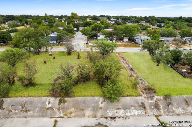 Image 9 of 11 For 526 Ansley St E