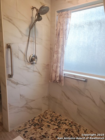 Image 13 of 16 For 2206 Marbach Woods