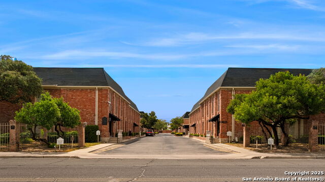 Image 18 of 19 For 8033 New Braunfels N 300e