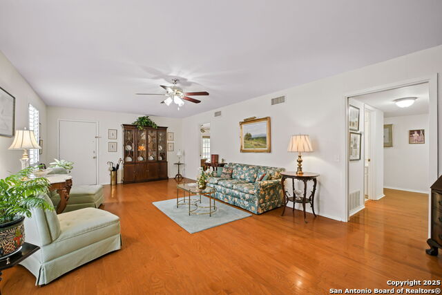 Image 3 of 19 For 8033 New Braunfels N 300e