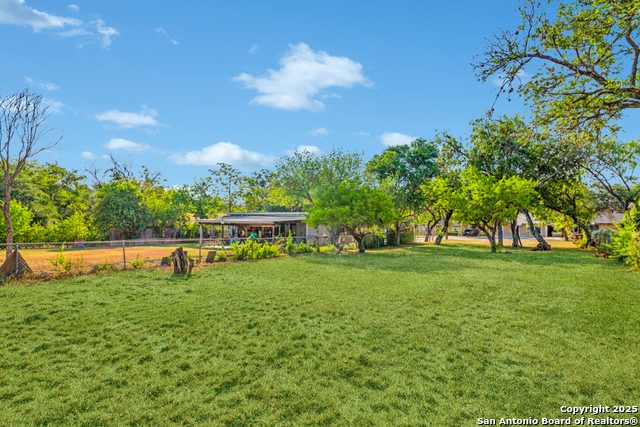 Listing photo id 5 for 249 Bobbies Ln