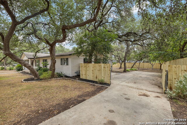 Listing photo id 24 for 320 El Portal