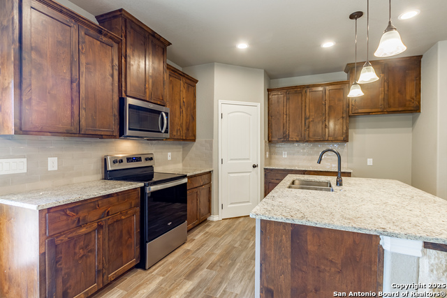 Listing photo id 8 for 423 Stars And Stripes