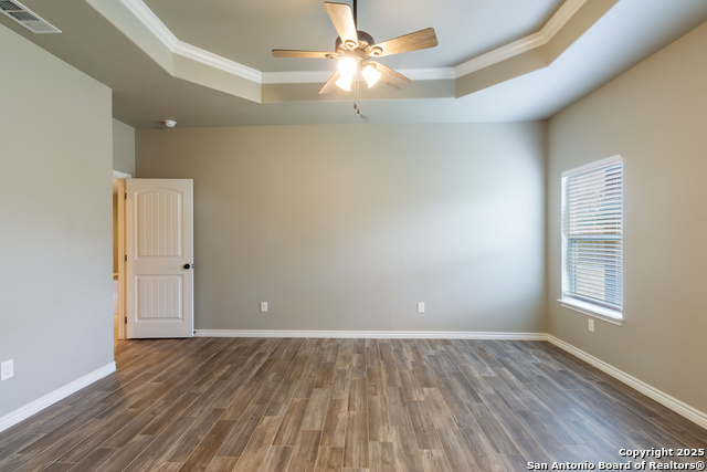 Listing photo id 11 for 423 Stars And Stripes