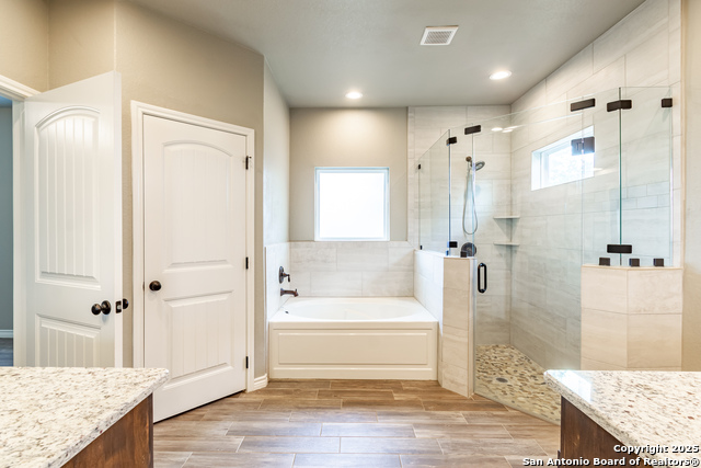 Listing photo id 14 for 423 Stars And Stripes