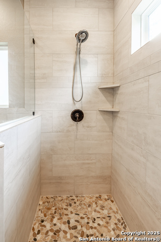 Listing photo id 15 for 423 Stars And Stripes