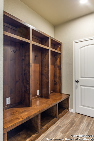 Listing photo id 17 for 423 Stars And Stripes