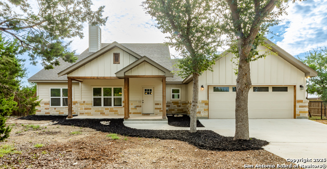 Listing photo id 0 for 423 Stars And Stripes