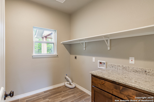 Listing photo id 18 for 423 Stars And Stripes