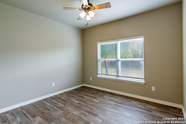 Listing photo id 20 for 423 Stars And Stripes