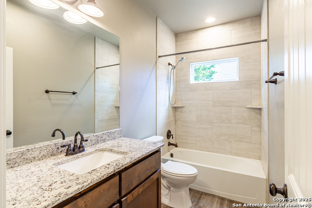 Listing photo id 21 for 423 Stars And Stripes