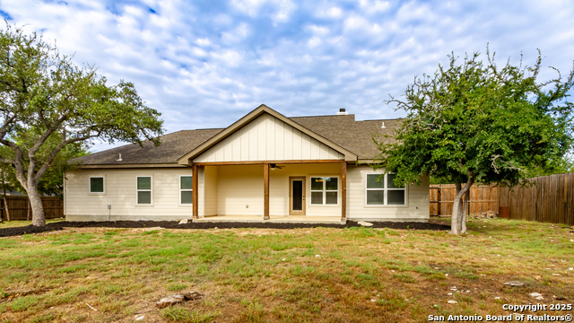 Listing photo id 24 for 423 Stars And Stripes