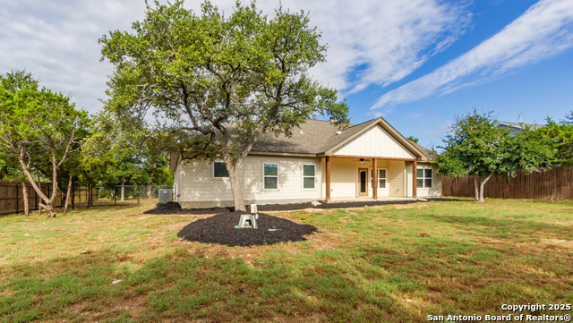 Listing photo id 25 for 423 Stars And Stripes