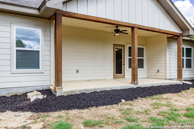 Listing photo id 26 for 423 Stars And Stripes