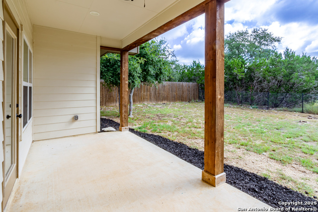 Listing photo id 28 for 423 Stars And Stripes