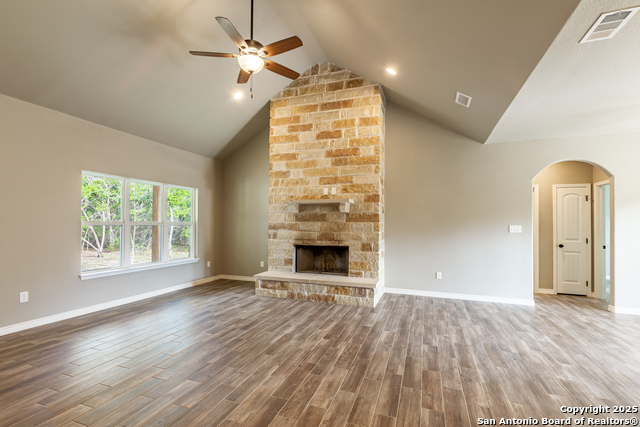 Listing photo id 2 for 423 Stars And Stripes