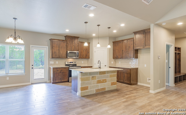 Listing photo id 4 for 423 Stars And Stripes