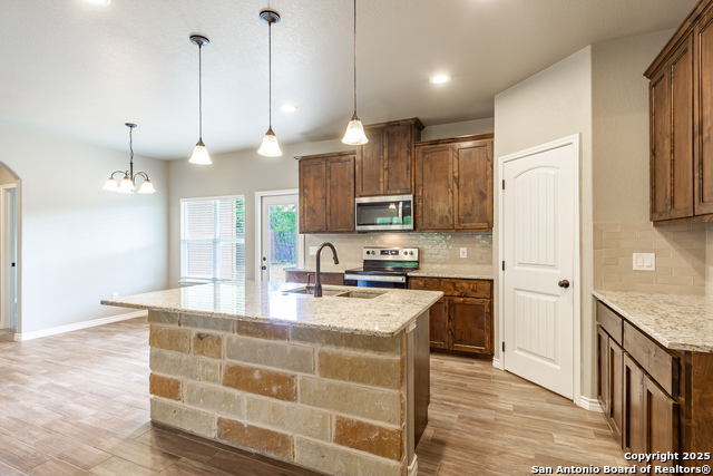 Listing photo id 6 for 423 Stars And Stripes