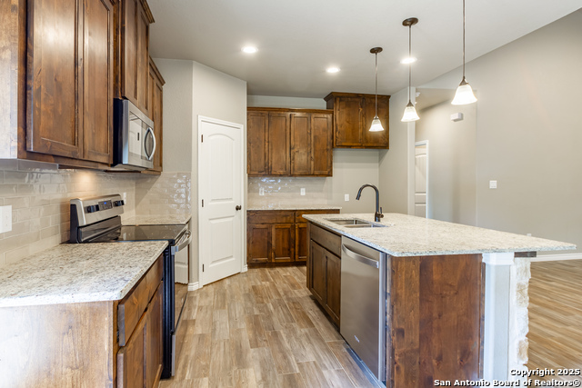 Listing photo id 7 for 423 Stars And Stripes