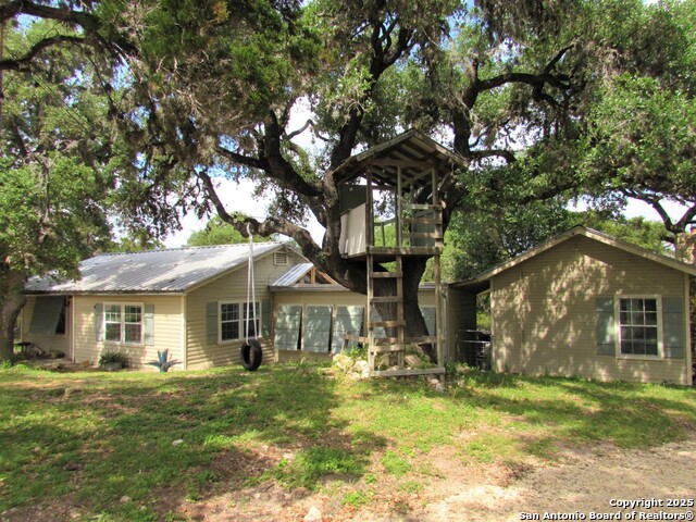Listing photo id 8 for 512 County Rd 348  Aka River