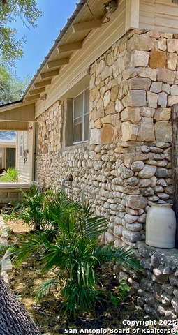 Listing photo id 10 for 512 County Rd 348  Aka River