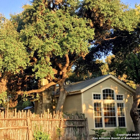 Listing photo id 13 for 512 County Rd 348  Aka River