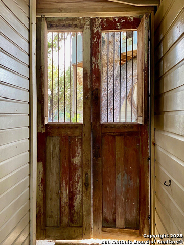 Listing photo id 14 for 512 County Rd 348  Aka River