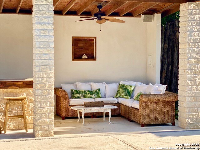 Listing photo id 18 for 512 County Rd 348  Aka River