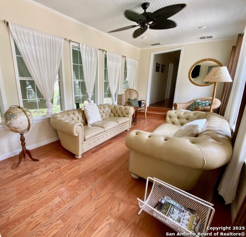 Listing photo id 19 for 512 County Rd 348  Aka River