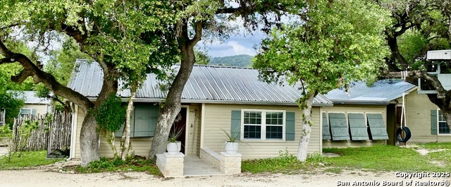 Listing photo id 7 for 512 County Rd 348  Aka River