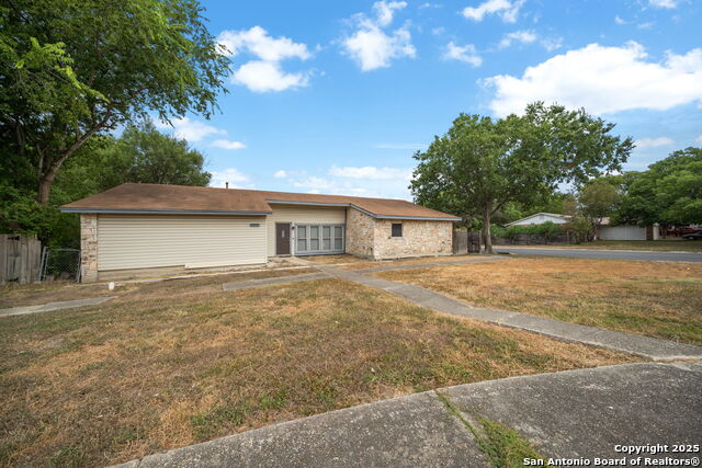 Image 2 of 29 For 5607 Charwood