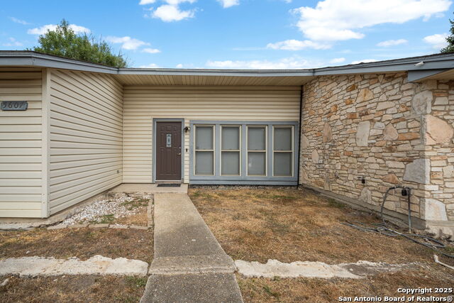 Image 4 of 29 For 5607 Charwood