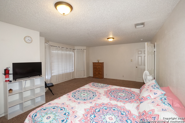 Listing photo id 13 for 14034 Emerald Creek