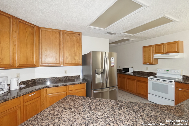 Listing photo id 7 for 14034 Emerald Creek