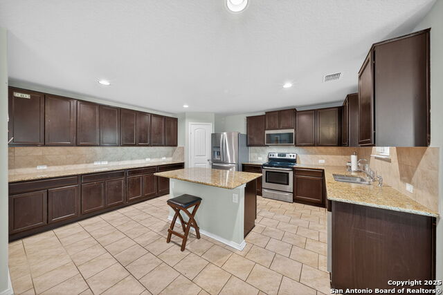 Listing photo id 9 for 11127 Creek Eagle