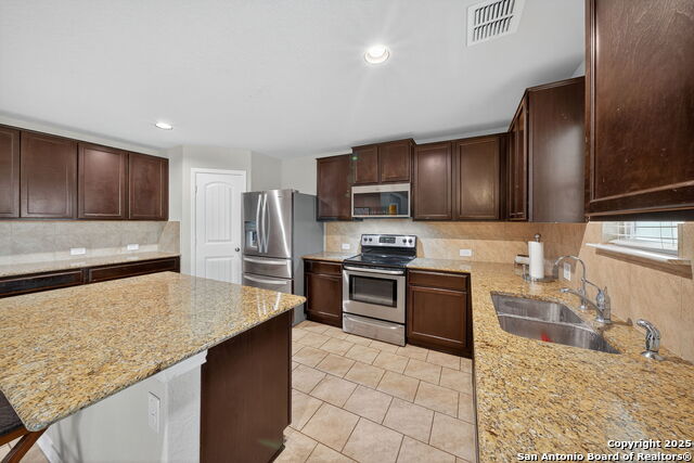 Listing photo id 11 for 11127 Creek Eagle