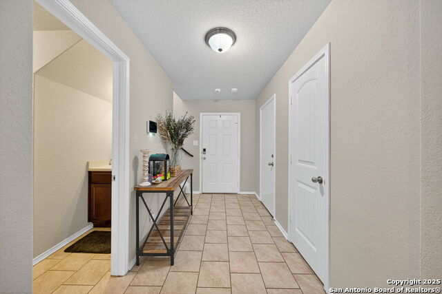 Listing photo id 3 for 11127 Creek Eagle