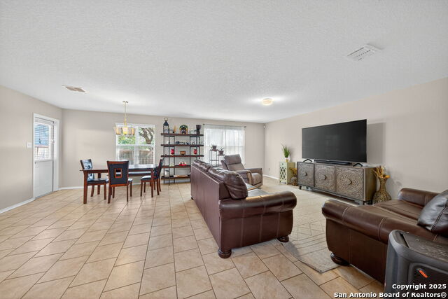 Listing photo id 5 for 11127 Creek Eagle