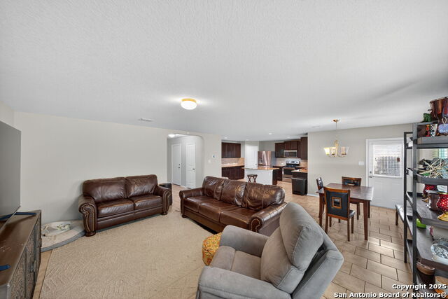 Listing photo id 7 for 11127 Creek Eagle