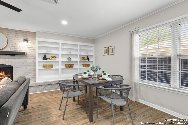 Listing photo id 12 for 371 Pike
