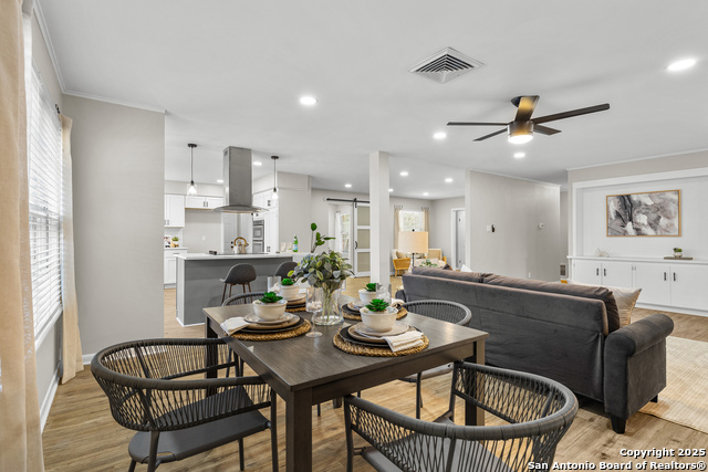 Listing photo id 13 for 371 Pike