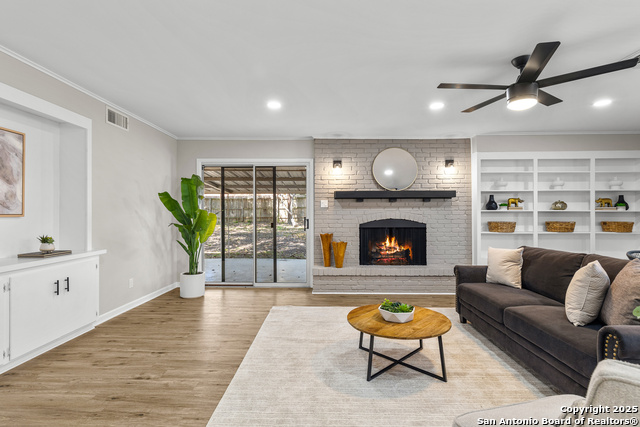 Listing photo id 15 for 371 Pike