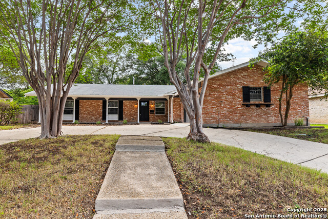 Listing photo id 0 for 371 Pike